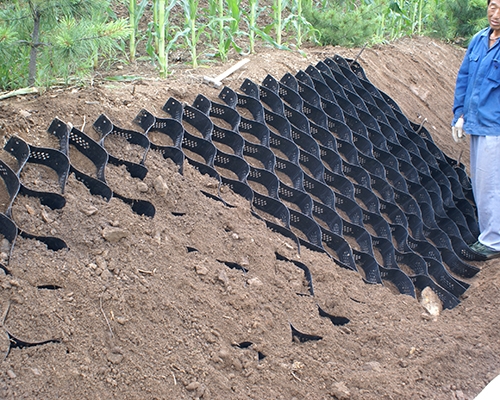 浅析土工格栅生产线设备的特点