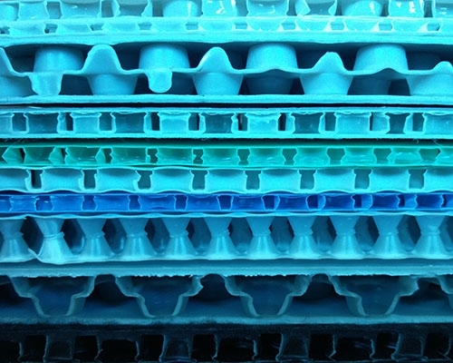 塑料蜂窝板设备采用蜂窝式的设计生产